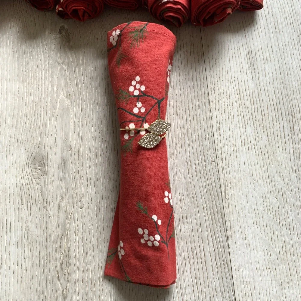 Newport Home Collections Red Christmas Napkins Set of 12 with Rhinestone Rings‎